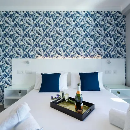 Апартаменты Teresita Mogamar Beachfront *